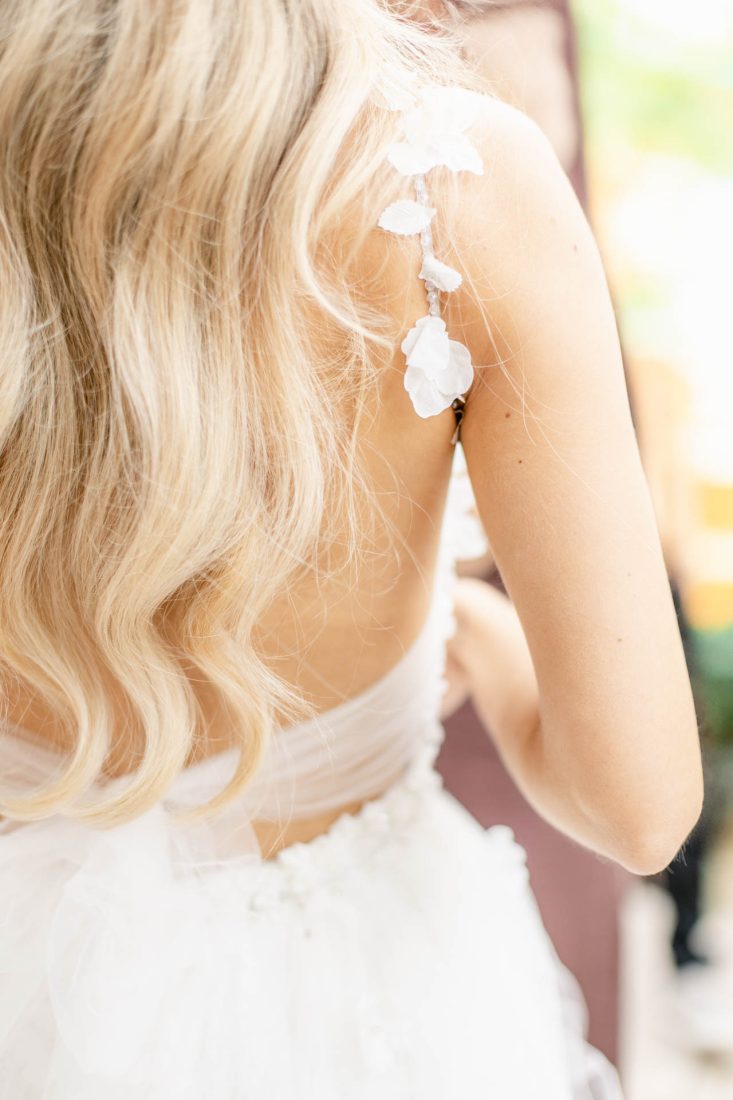Hochzeit Weingut Mussler Brautkleid Details