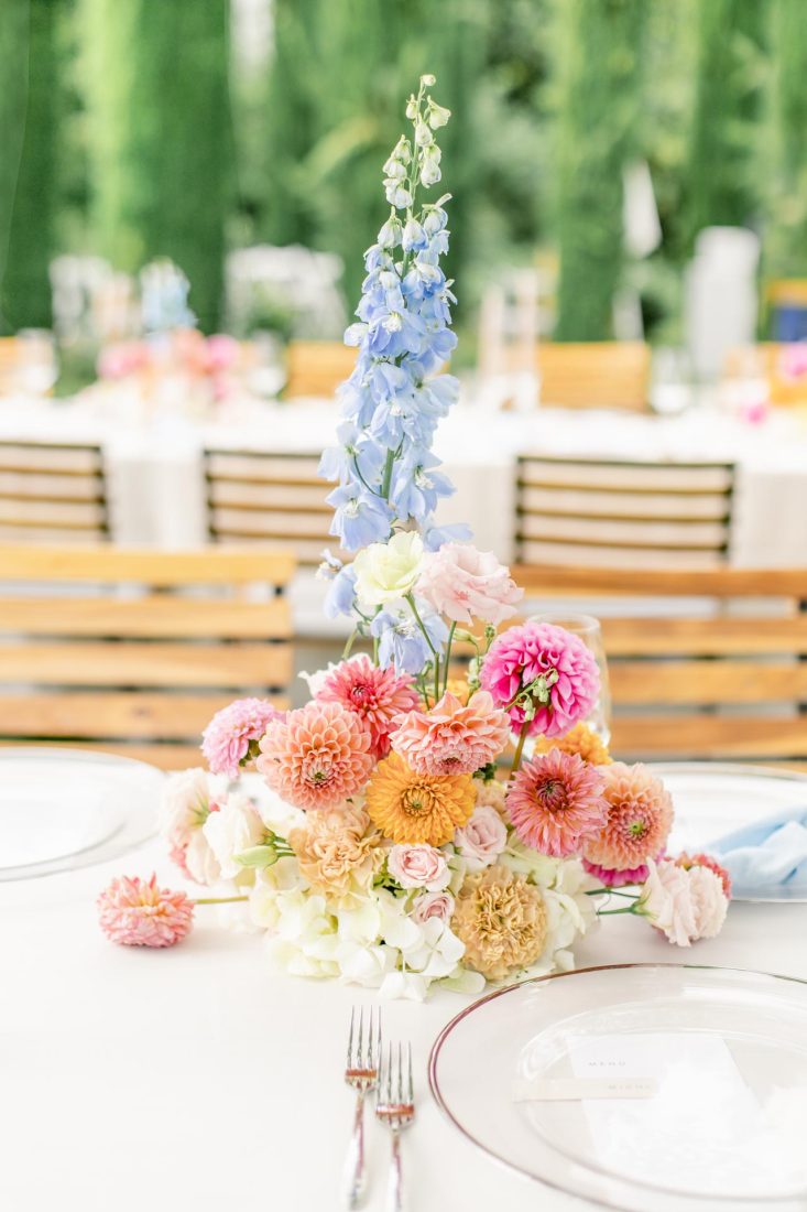Hochzeit Weingut Mussler farbenfohes Blumenbouquet