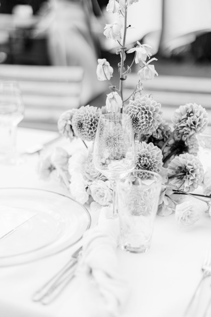 Hochzeit Weingut Mussler Blumen Schwarz Wei&szlig;