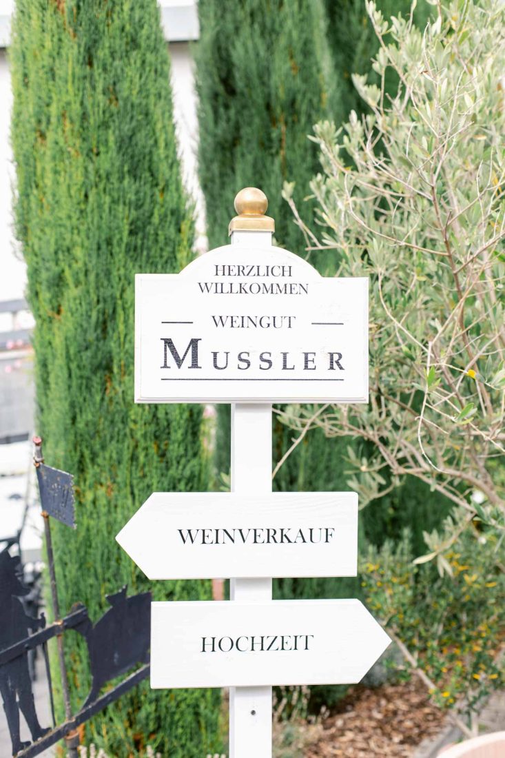 Hochzeit Weingut Mussler Beschilderung