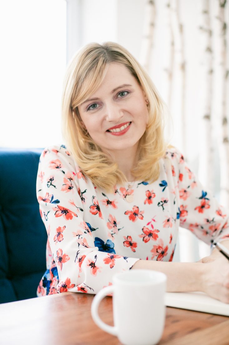 Professionelle Businessfotos einer Unternehmerin im Studio in Stuttgart
